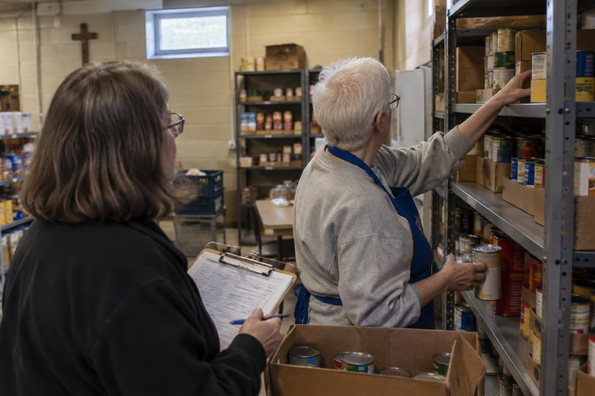 Retiree volunteering at a food pantry, the kind of charity a QCD calculator gift can support